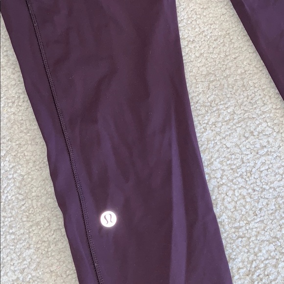 Lulu lemon speed up 28’ maroon leggings - Picture 4 of 5